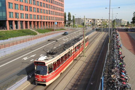Dit is in Leidschenveen. Toen reden er nog rode trams op lijn 19.